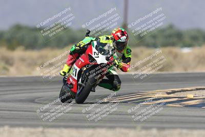 media/Oct-13-2025-Moto Forza (Mon) [[a66d839500]]/3-B Group/Session 3 (Turn 16)/